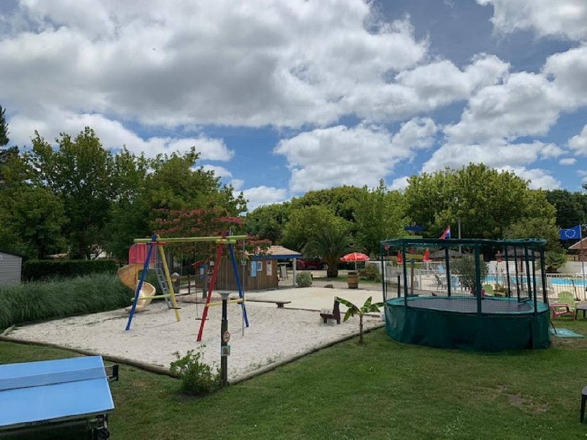 Camping La Chesnays Hotel Vendays-Montalivet Exterior foto